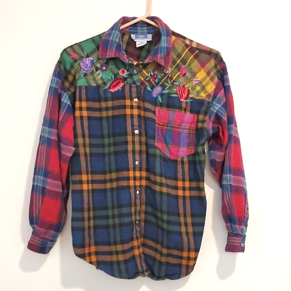 QPS  Vibrant plaid with beautiful floral embroidery front and back Small EUC
